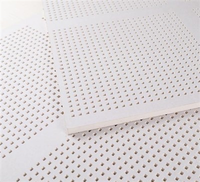 Rei'itetty äänenvaimennuskipsikatto